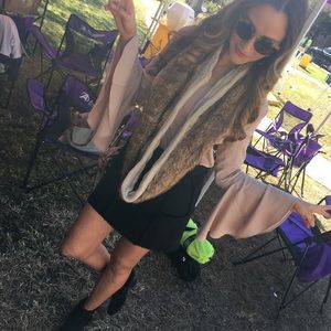 Size small taupe amazing bell sleeve top!